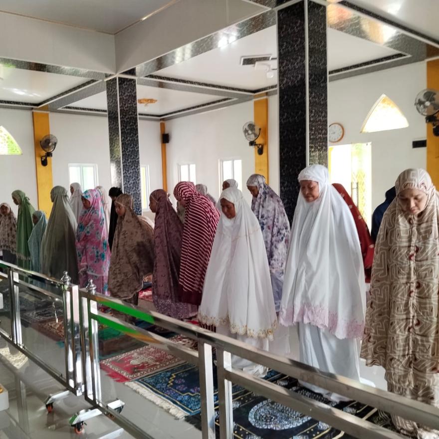 Pemdes Mario Gelar Sholat Dhuha Berjamaah Bersama Masyarakat
